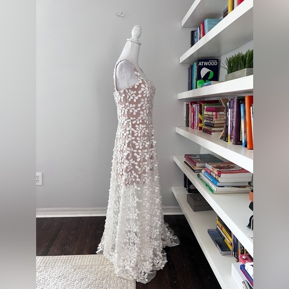 Dress the Population Anabel Semisheer Sweetheart Neck Gown Off White Size M NWT - Picture 10 of 16